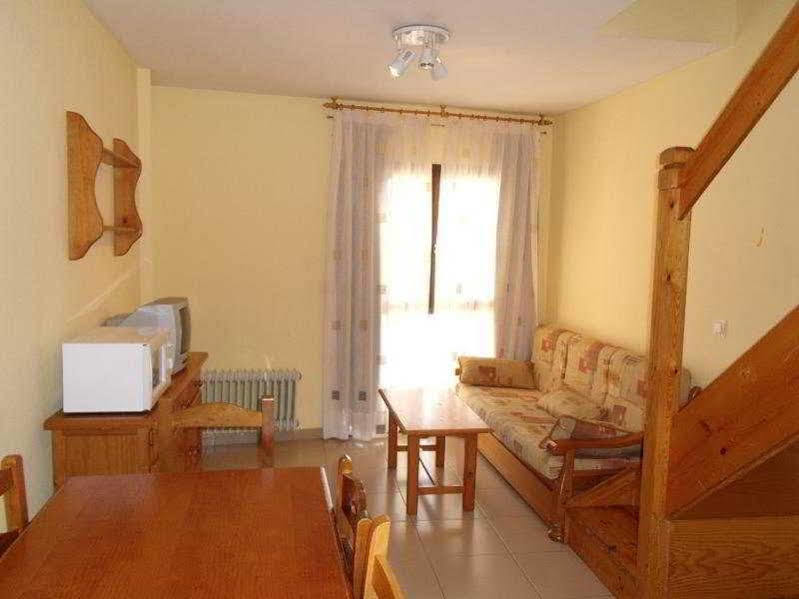 Apartamentos Cambras Jaca Dış mekan fotoğraf