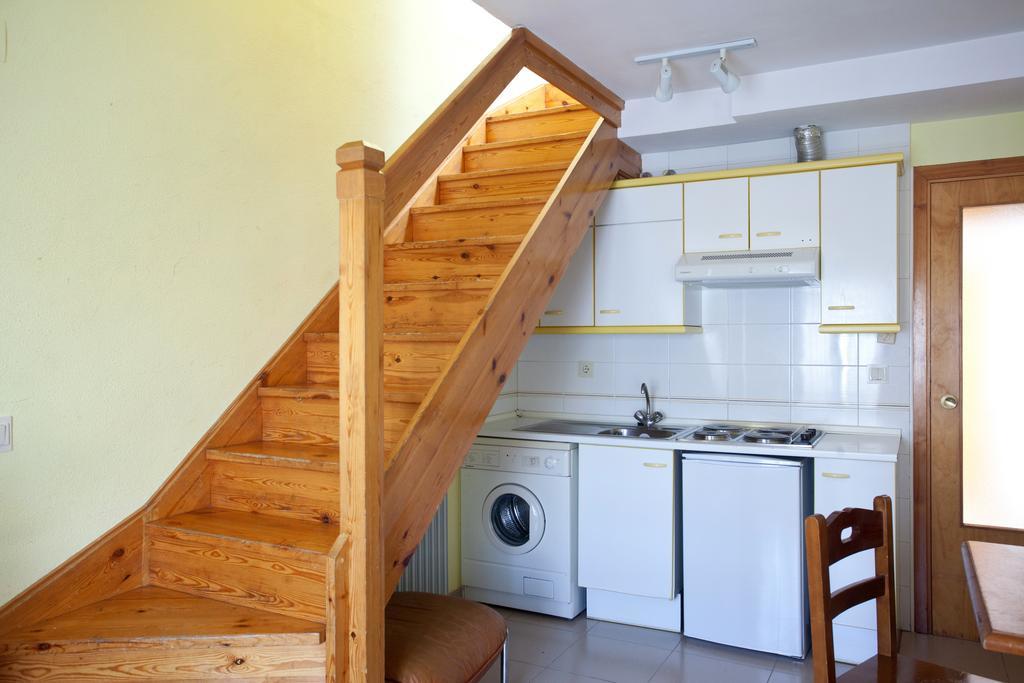 Apartamentos Cambras Jaca Dış mekan fotoğraf